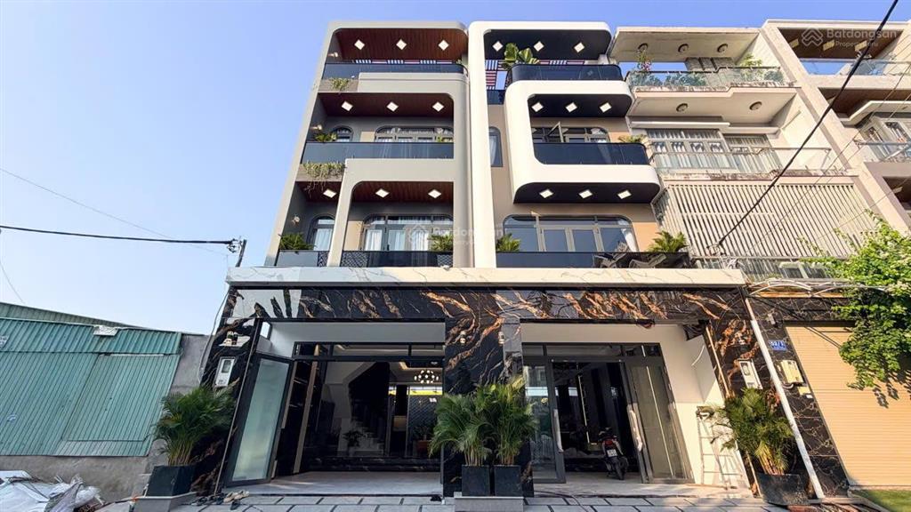 Nhà đẹp gần quận 7  căn hiếm có, full nội thất, có thang máy | căn vip
