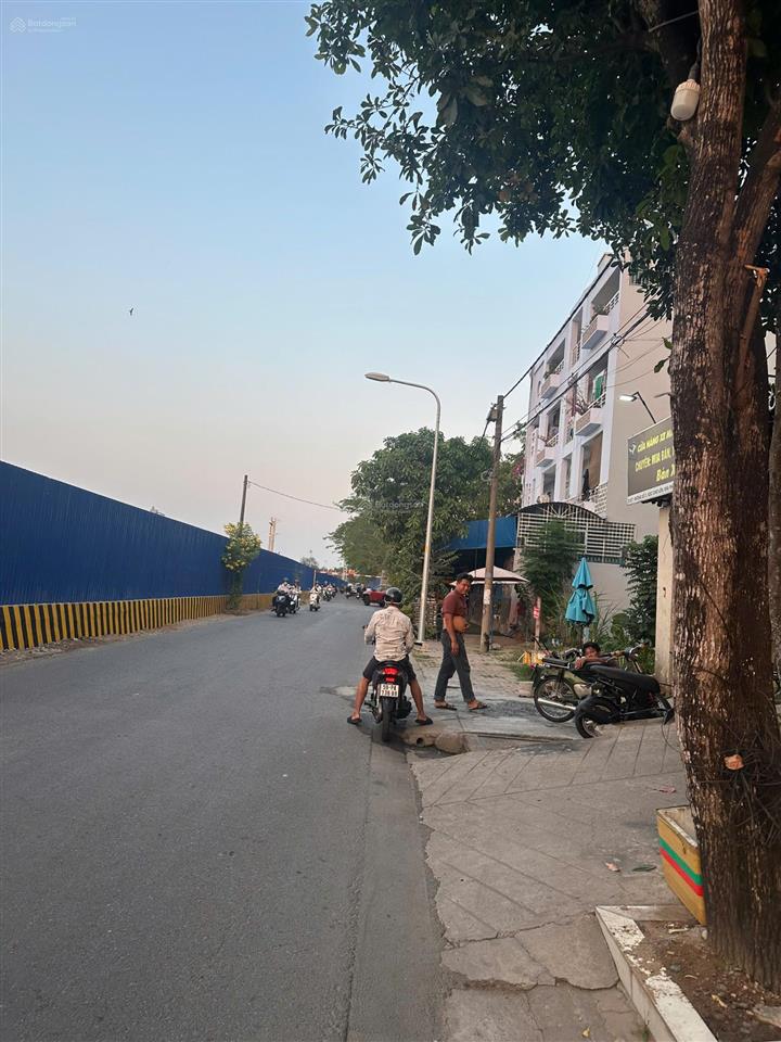 Bán đất kdc phú mỹ chợ lớn đường 20m giáp belleza 4 x 21,5m giá 11.8 tỷ.  0917 174 *** nhi