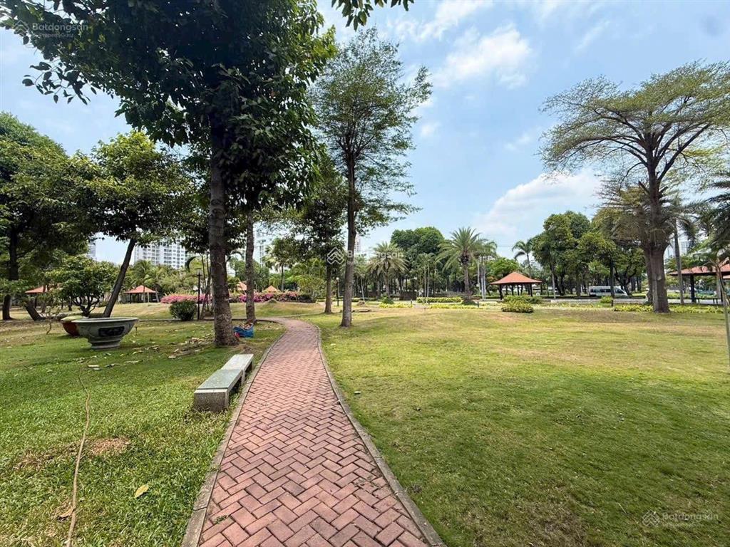 Nhượng đất đơn lập nam thông 2 phú mỹ hưng  lưng tựa công viên  giá 76 tỷ