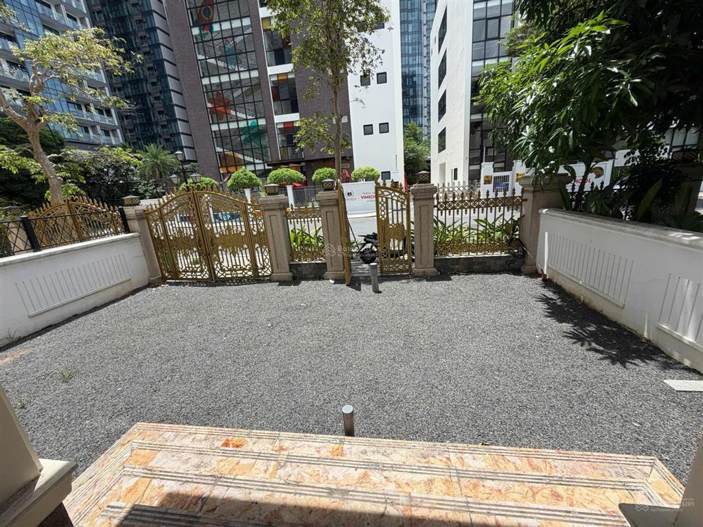 Bán biệt thự vinhomes ba son quận 1  225m có hầm  giá đầu tư 240 tỷ