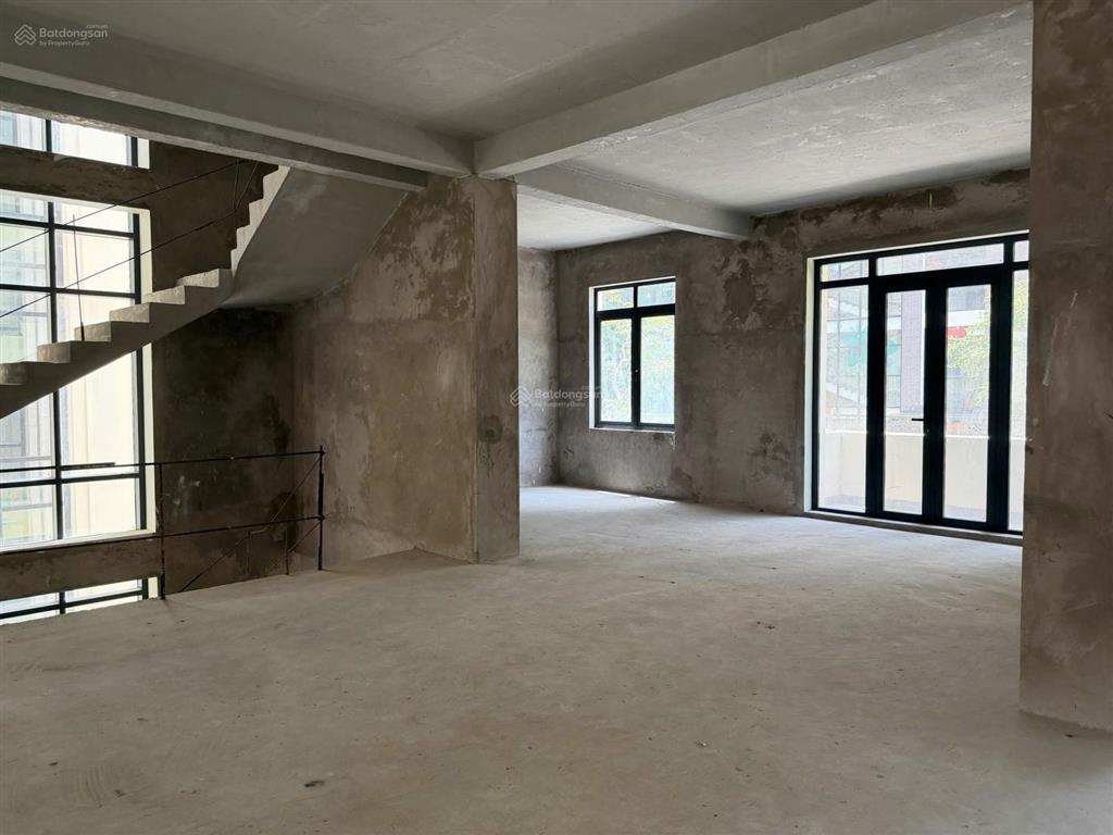 Bán biệt thự vinhomes ba son quận 1  225m có hầm  giá đầu tư 240 tỷ