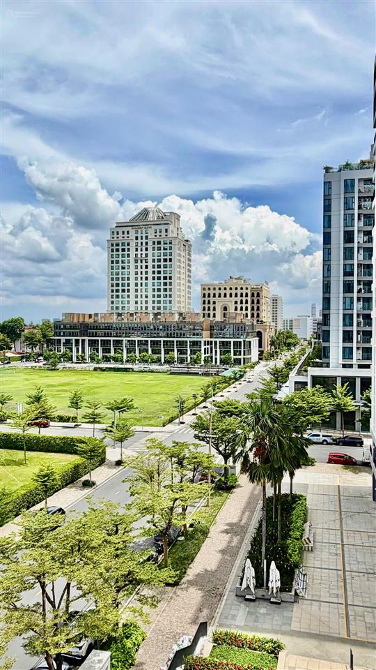 Cho thuê duplex căn góc star hill phú mỹ hưng lầu 6, 130m (3pn), 3 ban công view đỉnh