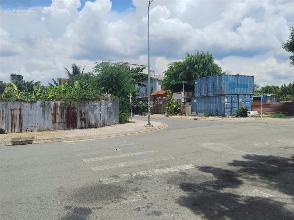 Bán gấp lô góc biệt thự c1q4 phú mỹ hưng giá hạ còn 35 tỷ. 0918 811 *** tuấn anh