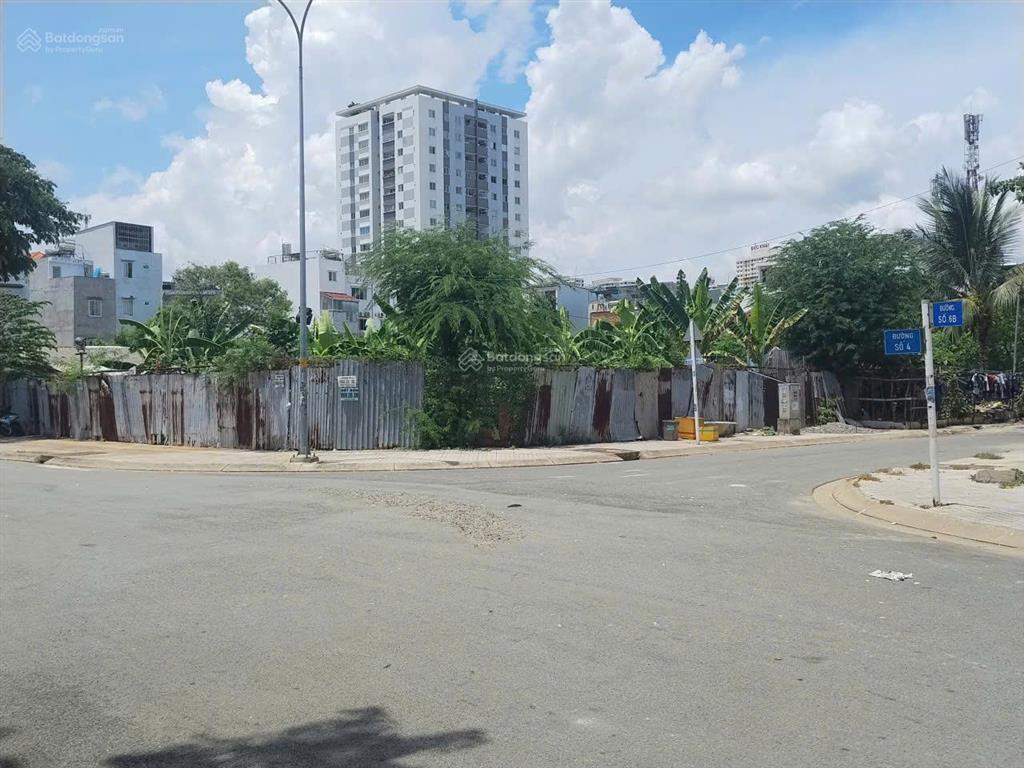 Bán gấp lô góc biệt thự c1q4 phú mỹ hưng giá hạ còn 35 tỷ. 0918 811 *** tuấn anh