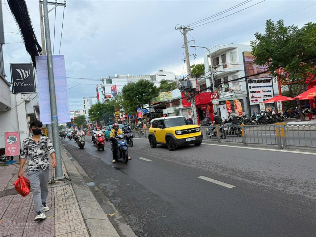 Cho thuê tòa nhà / mặt bằng 72 nguyễn thị thập, kdc him lam, 10x20m (hầm 3 lầu) giá 190triệu/tháng