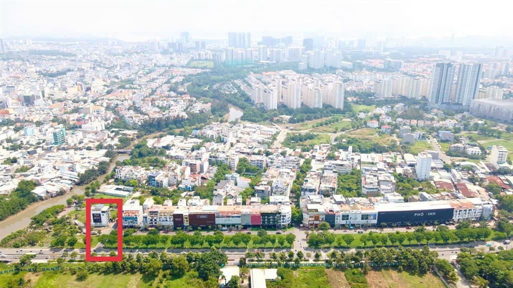 Cho thuê tòa nhà góc 3 mt kim sơn q.7 (đối diện đh tôn đức thắng)  7.5x20m (hầm 5 lầu)  82tr
