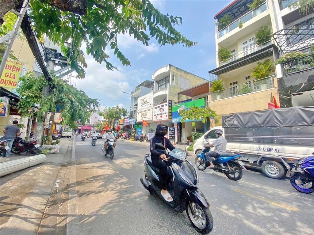 Bán gấp nhà mt lâm văn bền, quận 7 (sổ hồng 5x18m) 4 tầng, hàng ngộp