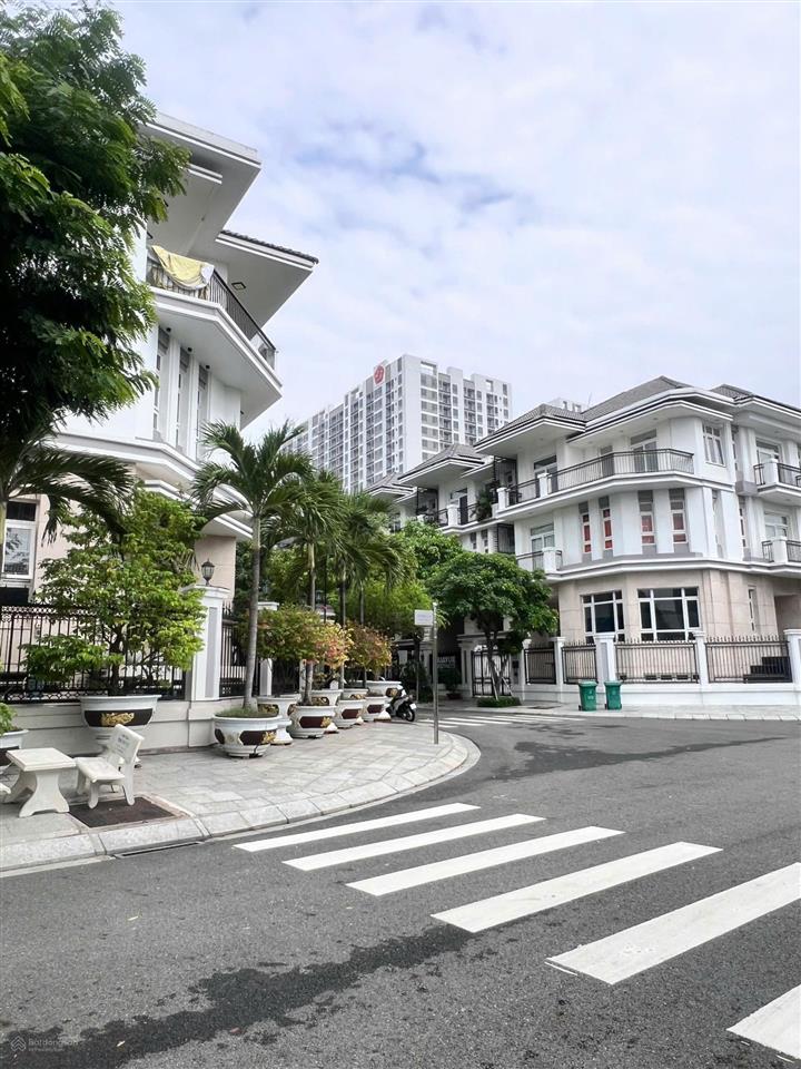 Bán biệt thự green star ngay nguyễn lương bằng (quận 7 cũ), giá 18 tỷ/căn.