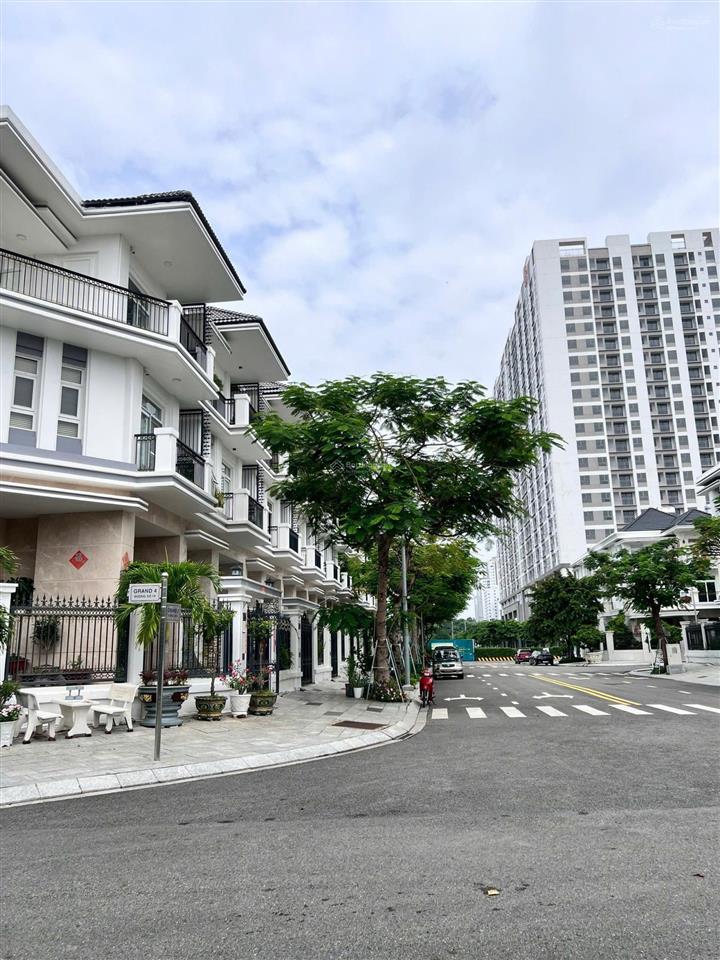 Bán biệt thự green star ngay nguyễn lương bằng (quận 7 cũ), giá 18 tỷ/căn.