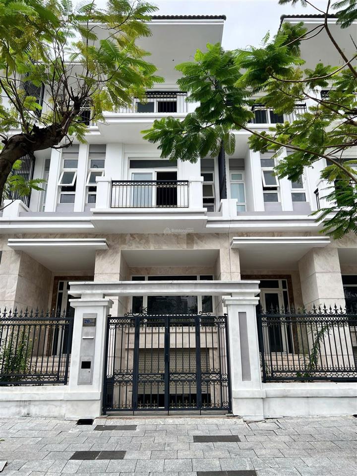 Bán biệt thự green star ngay nguyễn lương bằng (quận 7 cũ), giá 18 tỷ/căn.