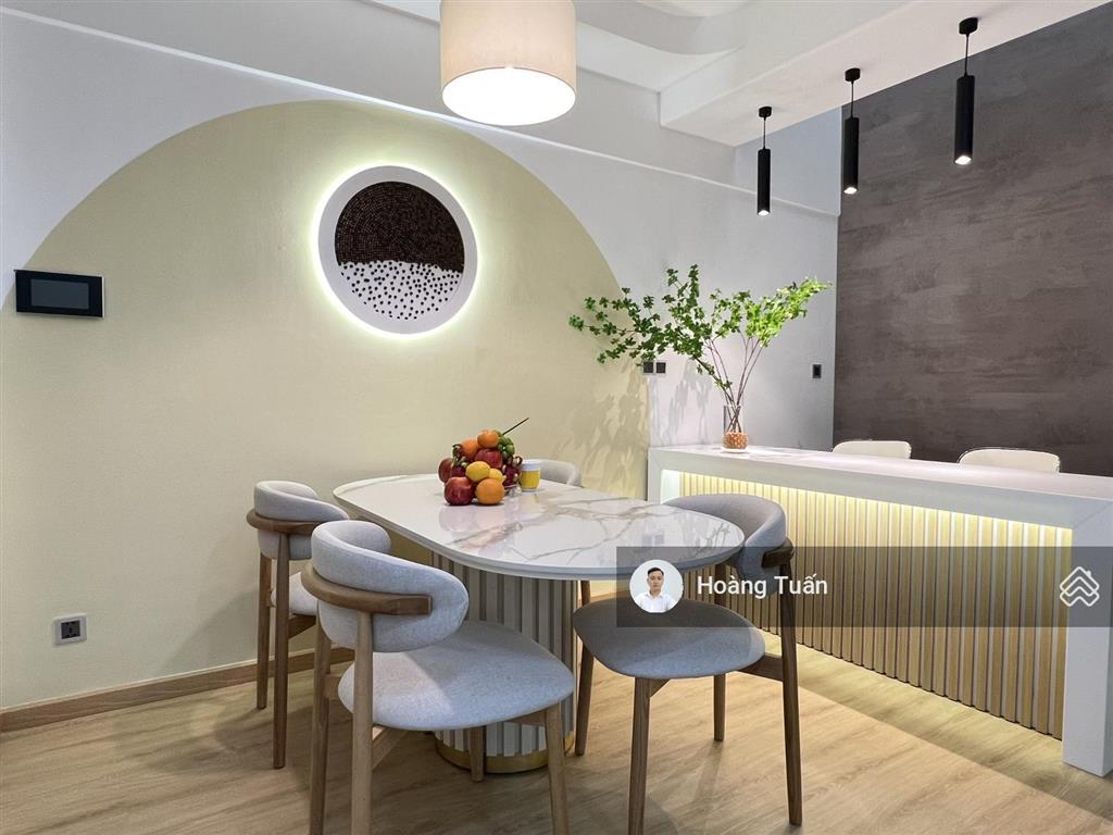 Bán scenic valley 2 dt 155m2 4pn 3wc full nội thất cao cấp như hình giá 9,5 tỷ.  0912 976 ***