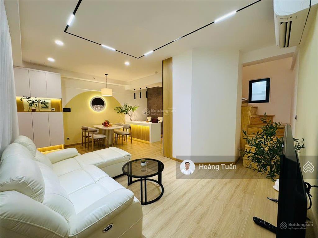 Bán scenic valley dt 155m2 4pn 3wc full nội thất cao cấp như hình giá 9,5 tỷ.  0912 976 ***