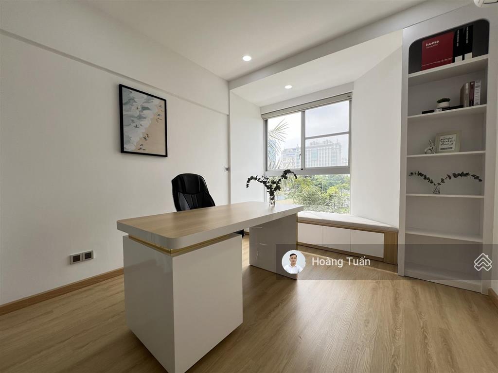 Bán scenic valley dt 155m2 4pn 3wc full nội thất cao cấp như hình giá 9,5 tỷ.  0912 976 ***