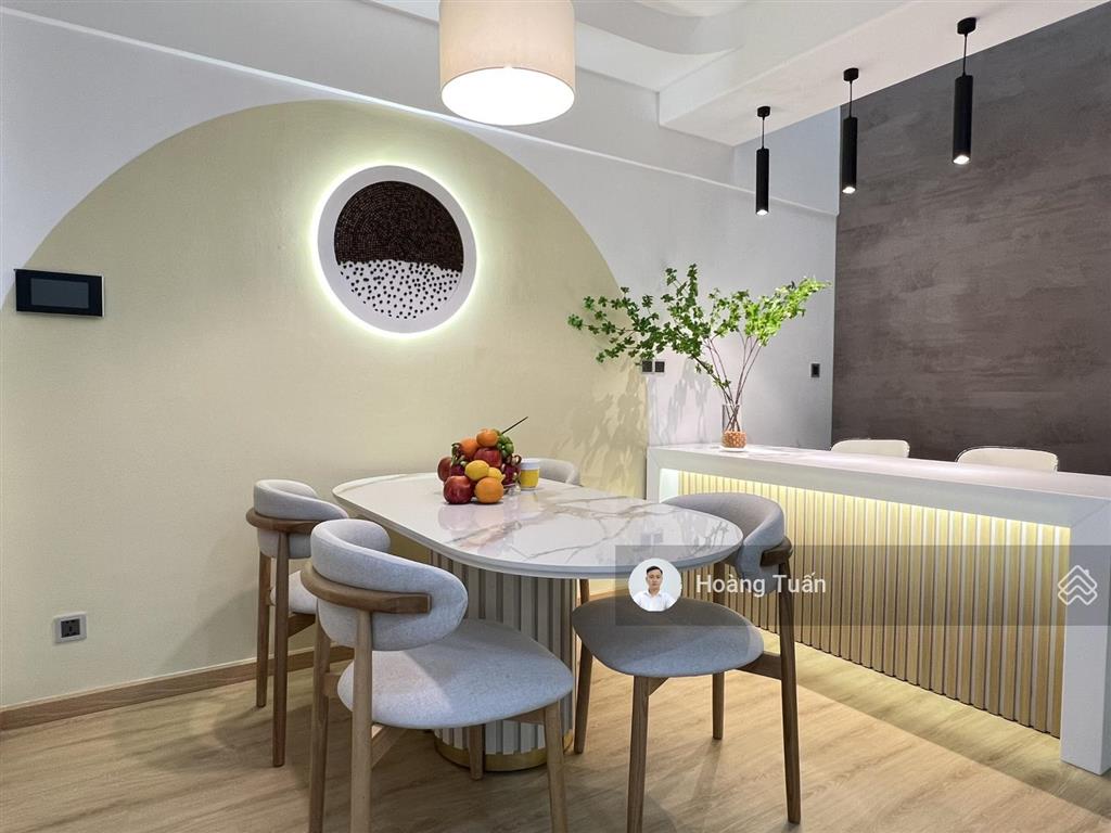 Bán scenic valley dt 155m2 4pn 3wc full nội thất cao cấp như hình giá 9,5 tỷ.  0912 976 ***