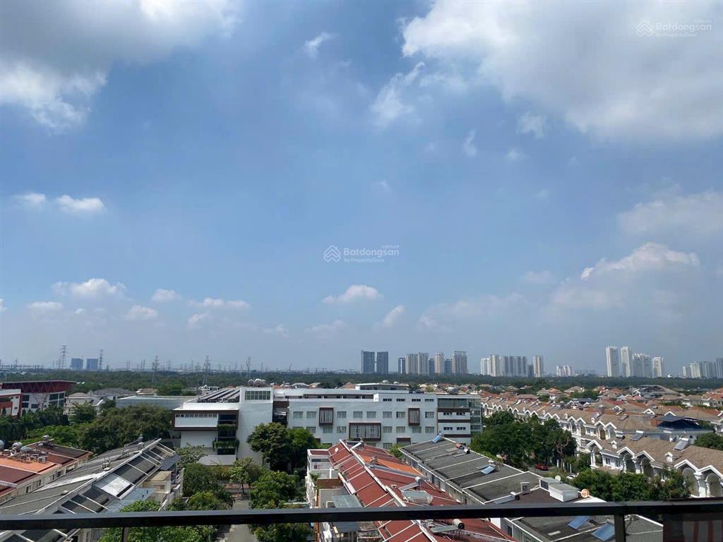Cần bán căn top house hàng hiếm phú mỹ hưng, dt 121m2 + 121m sân vườn giá 9,5 tỷ tl.  0912 976 ***
