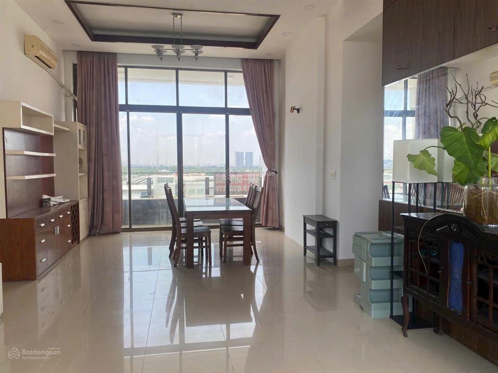 Cần bán căn top house hàng hiếm phú mỹ hưng, dt 121m2 + 121m sân vườn giá 9,5 tỷ tl.  0912 976 ***