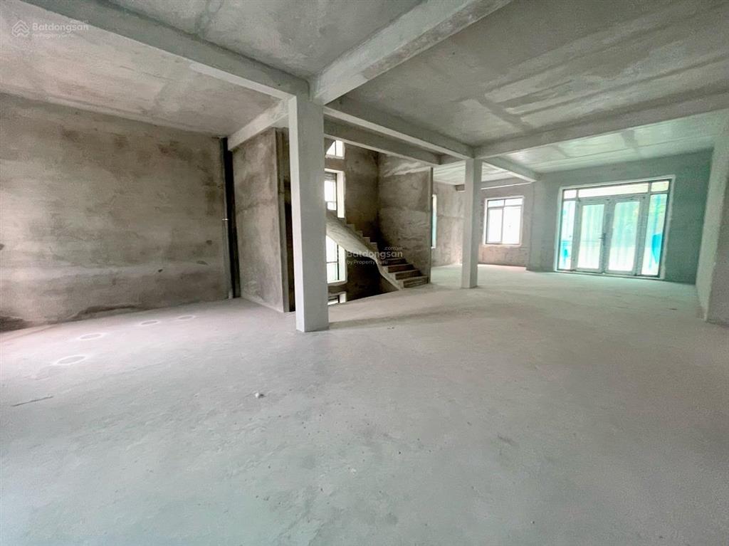 Cần bán gấp biệt thự song lập 10*22,5m vinhomes ba son, vinhomes golden river quận 1.