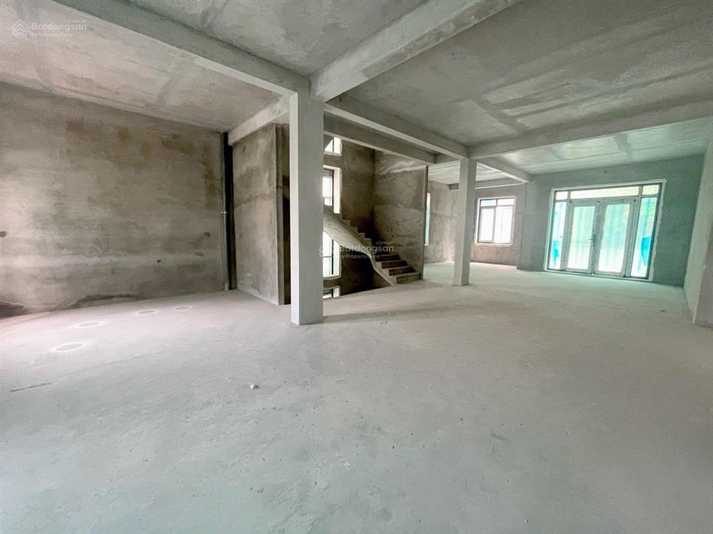 Cần bán gấp biệt thự song lập 10*22,5m vinhomes ba son, vinhomes golden river quận 1.