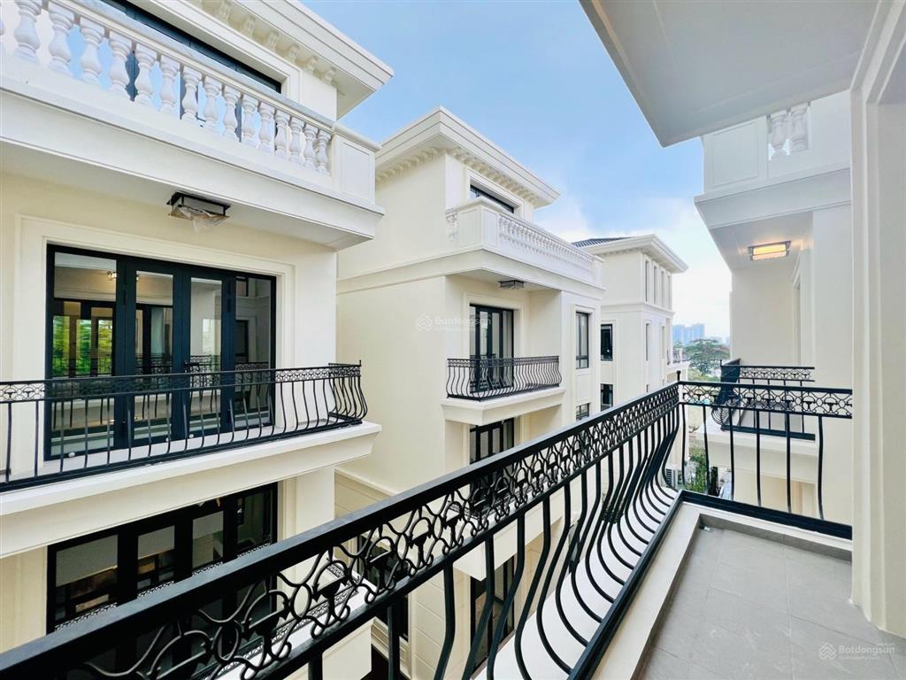 Cần bán gấp biệt thự song lập 10*22,5m vinhomes ba son, vinhomes golden river quận 1.