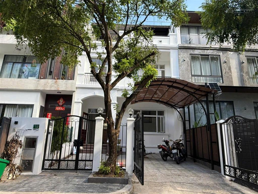 Cần bán căn biệt thự hưng thái, phú mỹ hưng giá tốt nhất khu vực. thiết kế 4pn hiện đại vào ở ngay