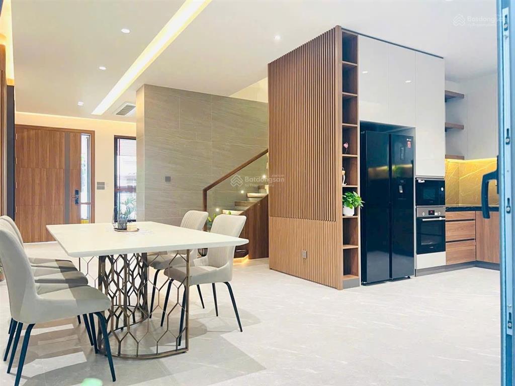 Cần bán căn biệt thự hưng thái, phú mỹ hưng giá tốt nhất khu vực. thiết kế 4pn hiện đại vào ở ngay