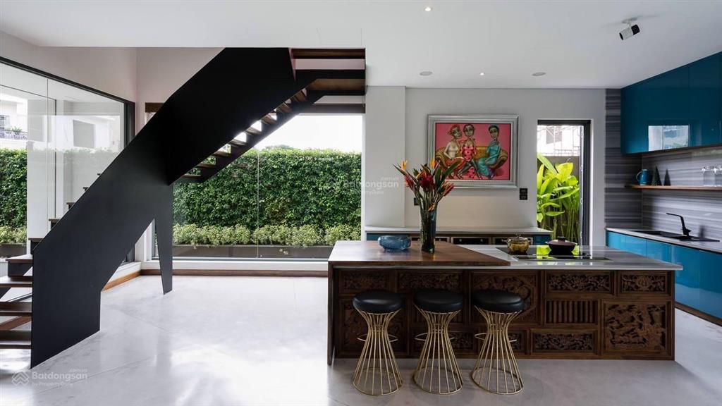 Cần bán gấp căn biệt thự khu mỹ gia, phú mỹ hưng cạnh công viên 2hecta với dt tổng 289m2 có 5pn.