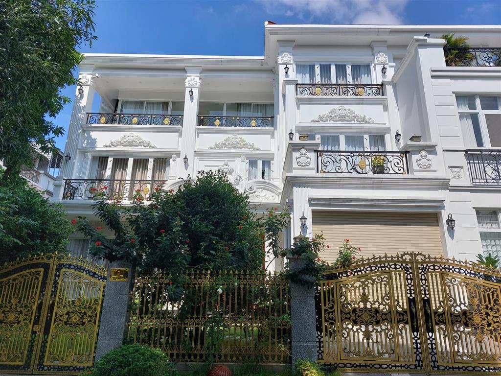 Cần bán gấp căn biệt thự khu mỹ gia, phú mỹ hưng cạnh công viên 2hecta với dt tổng 289m2 có 5pn.