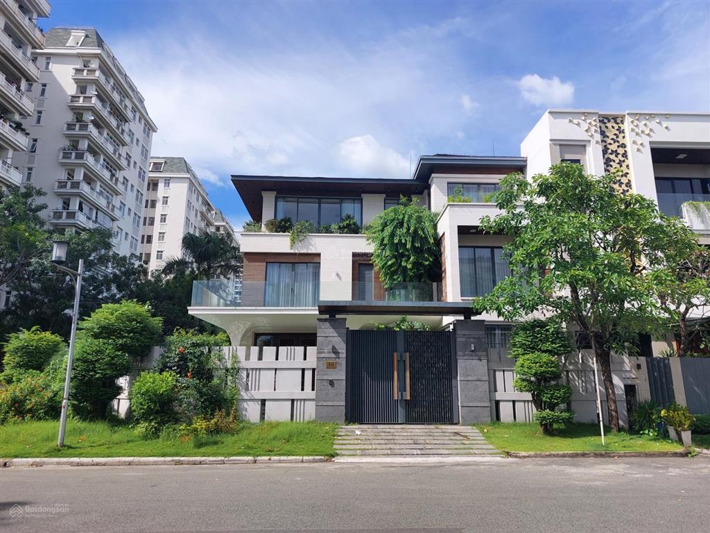 Cần bán căn biệt thự khu mỹ phú với 5 phòng ngủ full nội thất có dt 256m2 cạnh trường canada