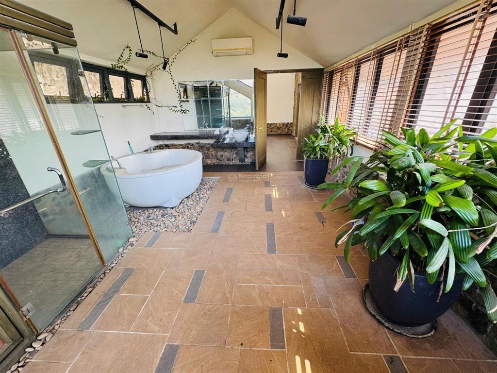Biệt thự bán kdc đại phúc  green villa. diện tích 220m2, hầm, trệt, 2 lầu, giá 39 tỷ. view đẹp