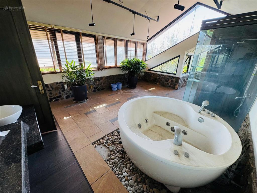 Biệt thự bán kdc đại phúc  green villa. diện tích 220m2, hầm, trệt, 2 lầu, giá 39 tỷ. view đẹp