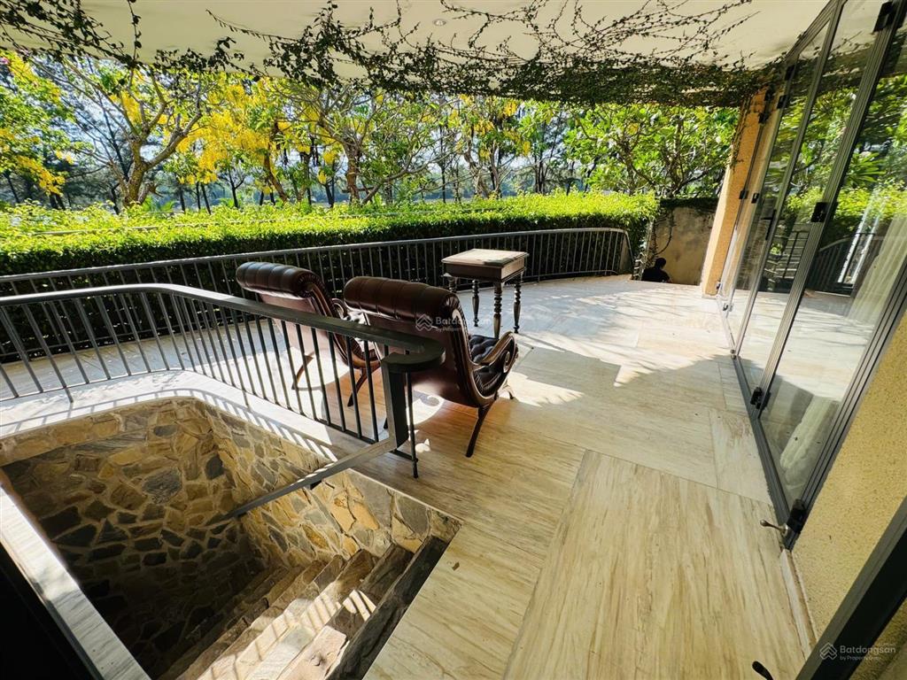 Biệt thự bán kdc đại phúc  green villa. diện tích 220m2, hầm, trệt, 2 lầu, giá 39 tỷ. view đẹp