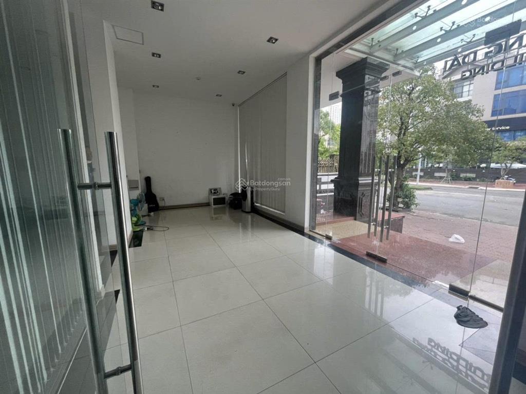 Tòa nhà văn phòng cho thuê himlam, quận 7, khu thương mại 15x20, hầm, trệt, 4 lầu 18o triệu/tháng.