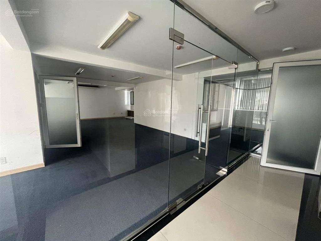 Tòa nhà văn phòng cho thuê himlam, quận 7, khu thương mại 15x20, hầm, trệt, 4 lầu 18o triệu/tháng.