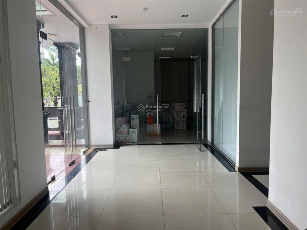 Tòa nhà văn phòng cho thuê himlam, quận 7, khu thương mại 15x20, hầm, trệt, 4 lầu 18o triệu/tháng.