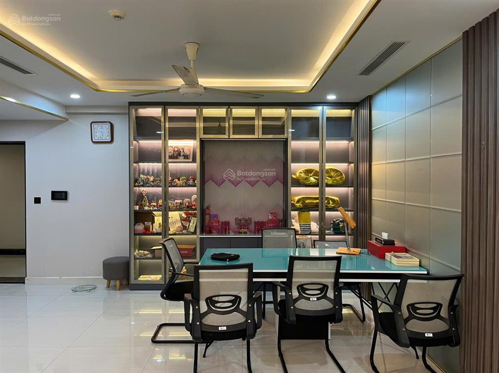 Hotcần bán gấp căn hộ riverpark premier. dt 135m2. giá 20tỷ, nhà đẹp, view sông.  0918 998 ***