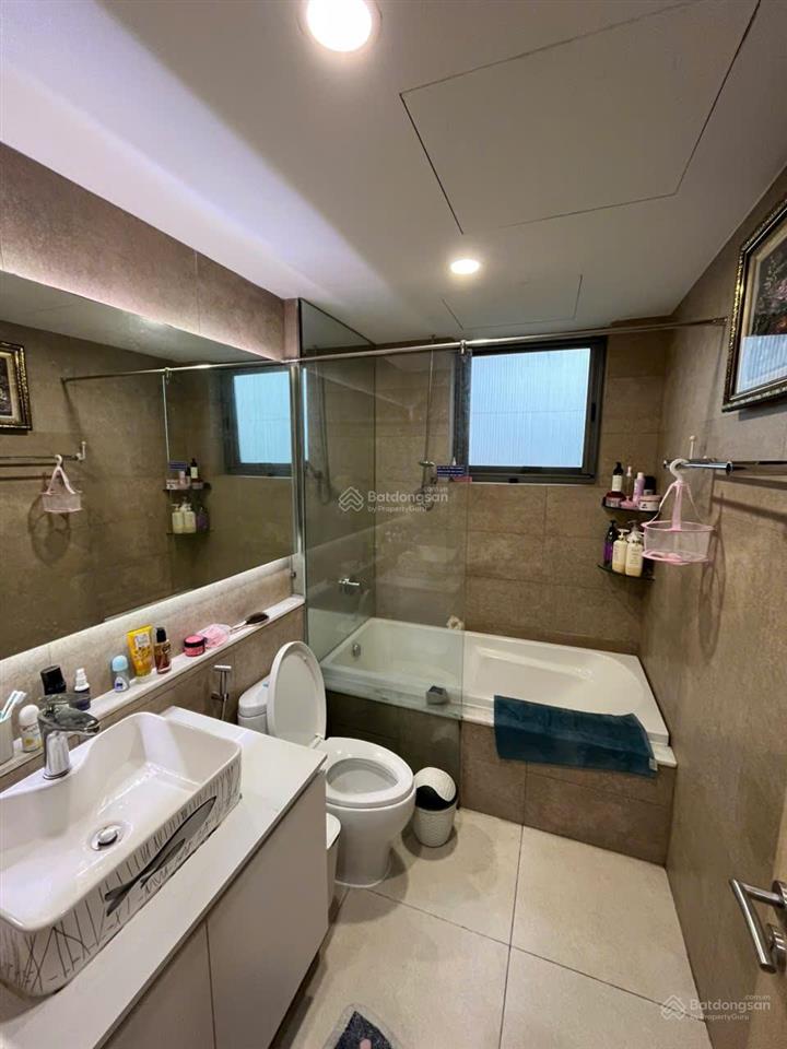 Hotcần bán gấp căn hộ riverpark premier. dt 135m2. giá 20tỷ, nhà đẹp, view sông.  0918 998 ***