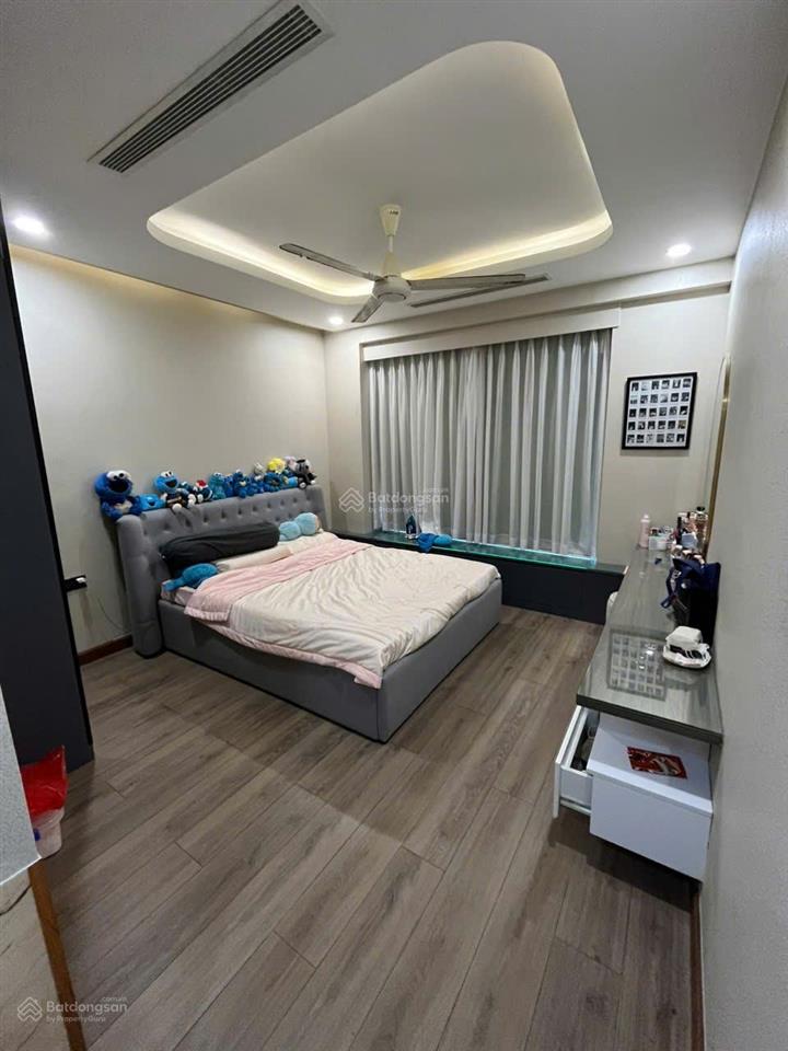 Hotcần bán gấp căn hộ riverpark premier. dt 135m2. giá 20tỷ, nhà đẹp, view sông.  0918 998 ***