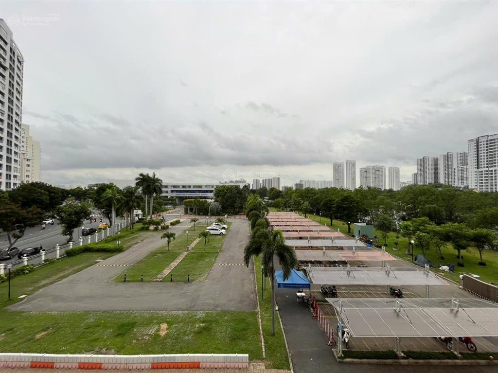 Hotcần bán gấp căn hộ riverpark premier. dt 135m2. giá 20tỷ, nhà đẹp, view sông.  0918 998 ***