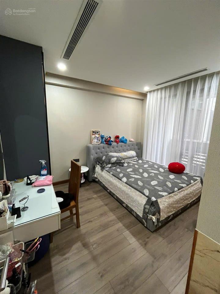 Hotcần bán gấp căn hộ riverpark premier. dt 135m2. giá 20tỷ, nhà đẹp, view sông.  0918 998 ***