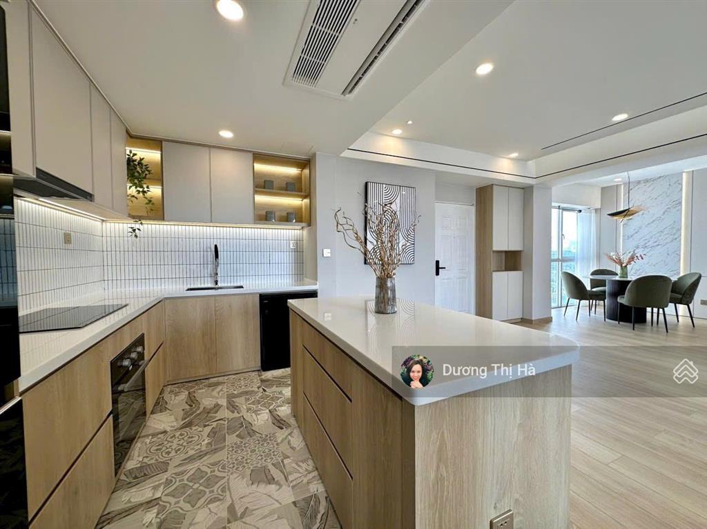 Bán căn hộ chung cư garden court 2, tân phong, quận 7 130m2 giá 12.5 tỷ.  0909 740 *** hà