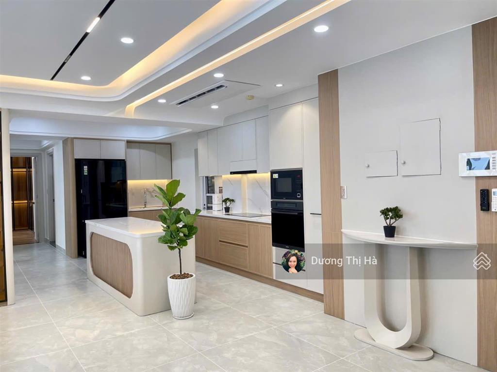 Bán căn hộ happy valley 135m², 4pn hướng nam view hồ bán nguyệt. giá 10,7 tỷ.  0909 740 *** ms hà