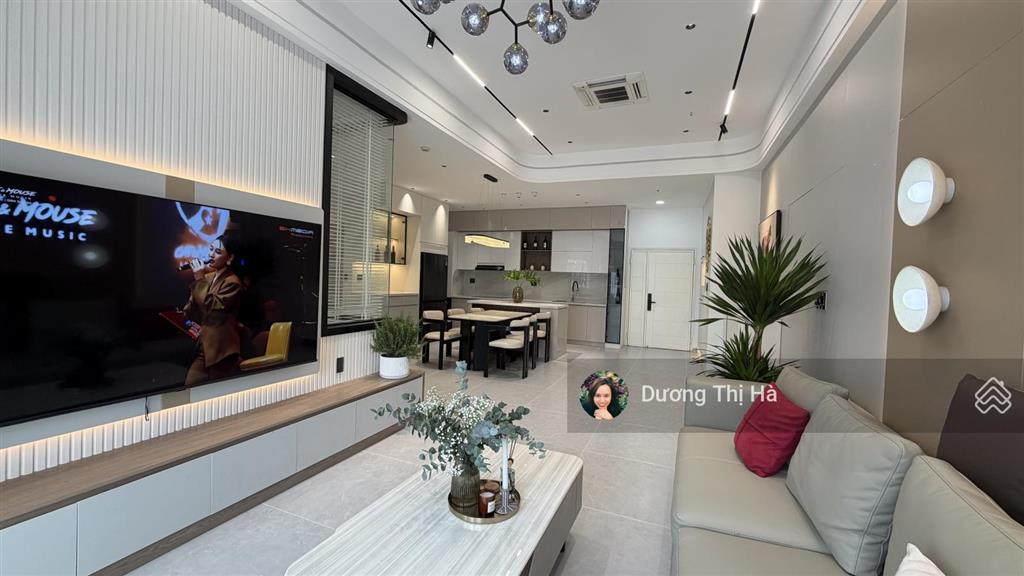 Bán căn hộ scenic valley 1, 130m2 trần cao 4m nội thất cao cấp. mới 100%.  0909 740 *** ms hà
