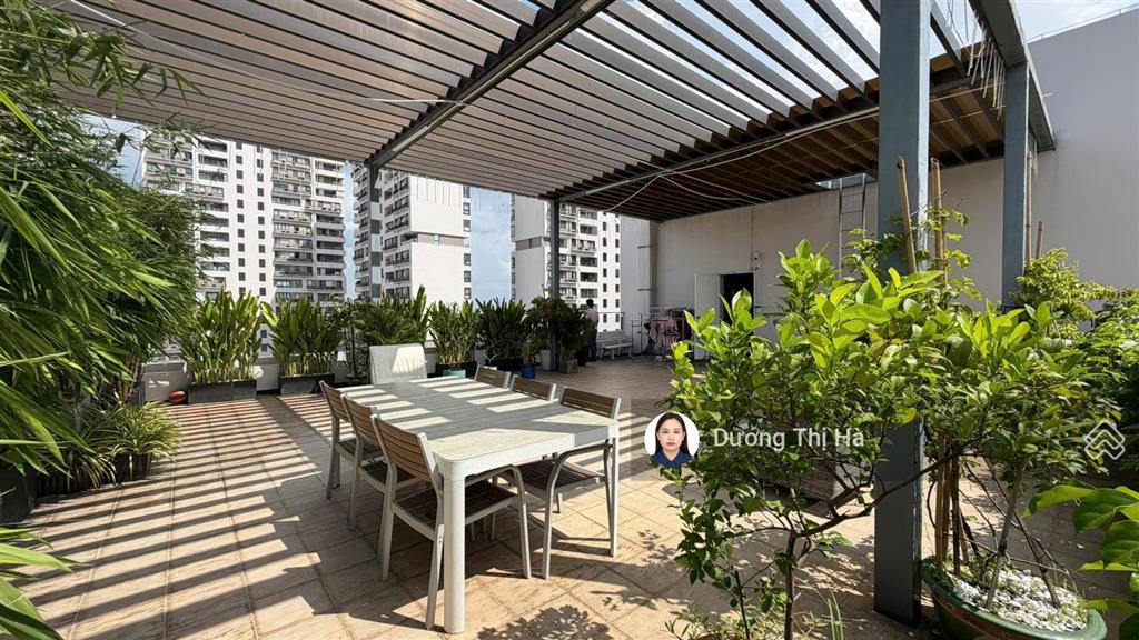 Cần bán căn hộ tophouse sân vườn, quận 7 242m2, 3pn. giá 9,5 tỷ.  0909 740 *** ms hà