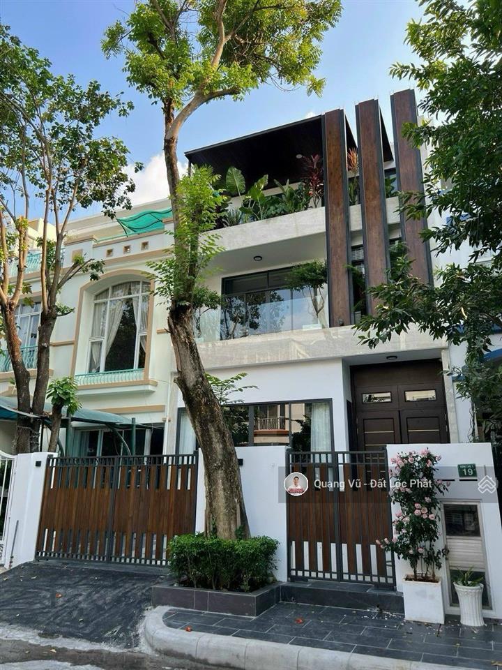 Bán 06 căn biệt thự hưng thái phú mỹ hưng, dt 7x18m, 9x18m shr, giá tốt 32 tỷ/căn.  0901 294 ***