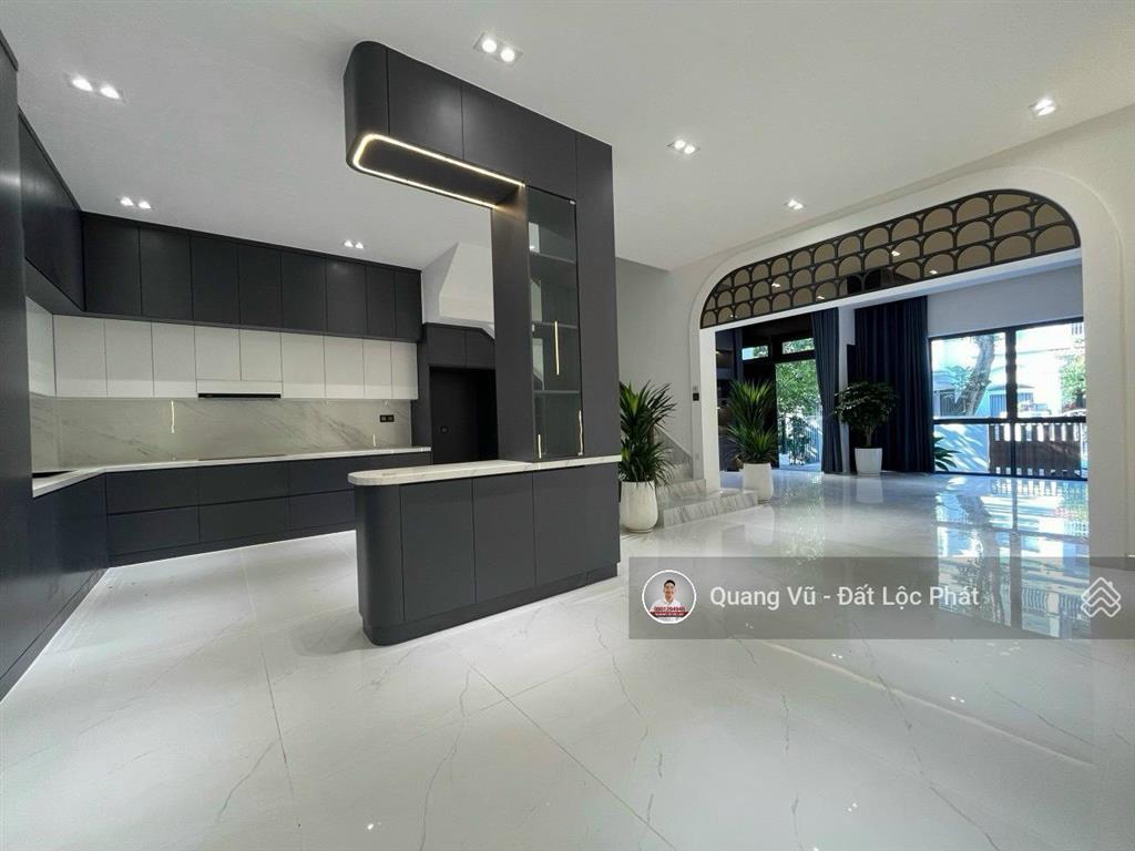 Bán 06 căn biệt thự hưng thái phú mỹ hưng, dt 7x18m, 9x18m shr, giá tốt 32 tỷ/căn.  0901 294 ***