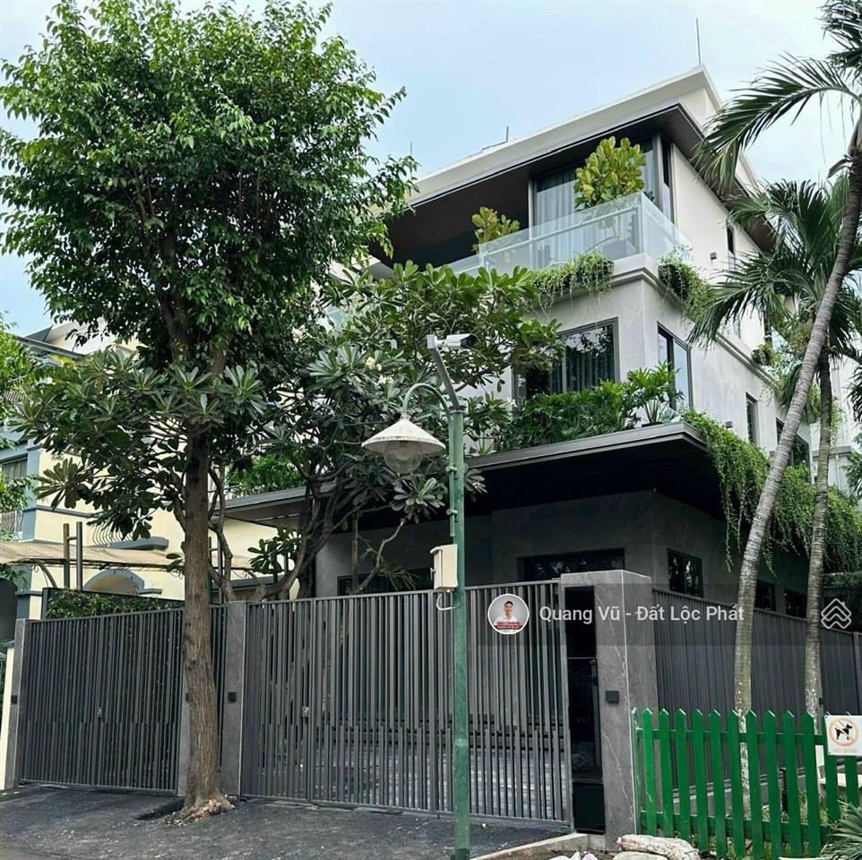 Bán 06 căn biệt thự hưng thái phú mỹ hưng, dt 7x18m, 9x18m shr, giá tốt 32 tỷ/căn.  0901 294 ***