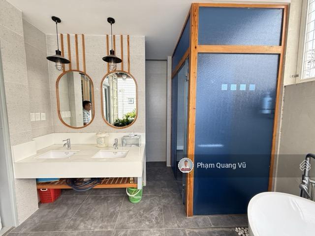 Kẹt tiền bán biệt thự pmh nam thông 2  dt 8x18m (144m2), hầm 3 tầng, sổ hồng, giá tốt 35 tỷ