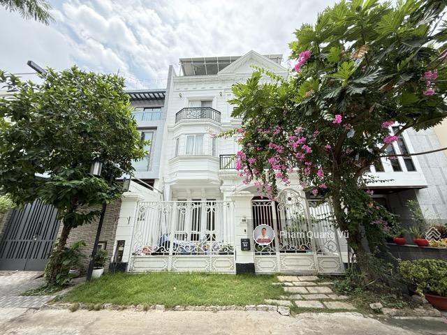 Kẹt tiền bán biệt thự pmh nam thông 2  dt 8x18m (144m2), hầm 3 tầng, sổ hồng, giá tốt 35 tỷ