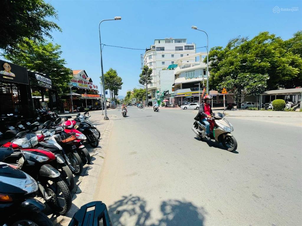 Gia đình tôi đi định cư gấp nên để lại sản phẩm dt 8 x 24m, 23 tỷ thương lượng (xây được 500m2 sàn)