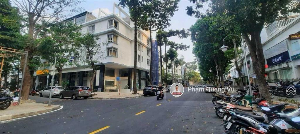 Kẹt bank bán gấp nhà phố mt khu hưng gia, hưng phước phú mỹ hưng  dt 6x18,5m shr, giá tốt 26 tỷ